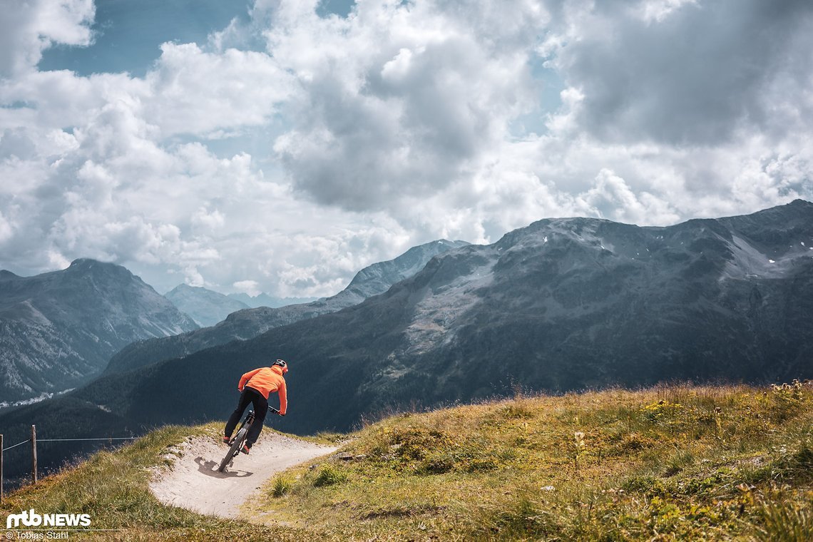 Auf Flow Trails hilft der abgeflachte Lenkwinkel (jetzt 66°) bei hoher Geschwindigkeit