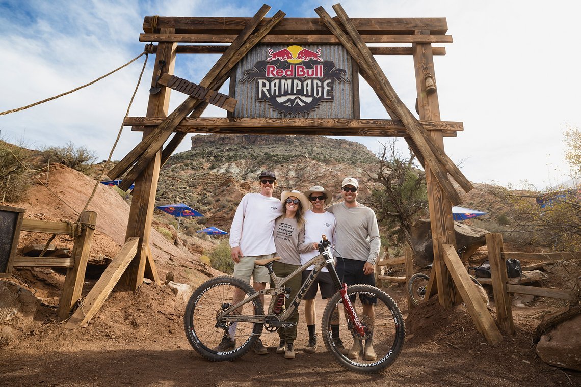 Casey Brown hat für ihre Rolle im Fortschritt der Freeride-Disziplin für Frauen den McGazza Award abgeräumt.