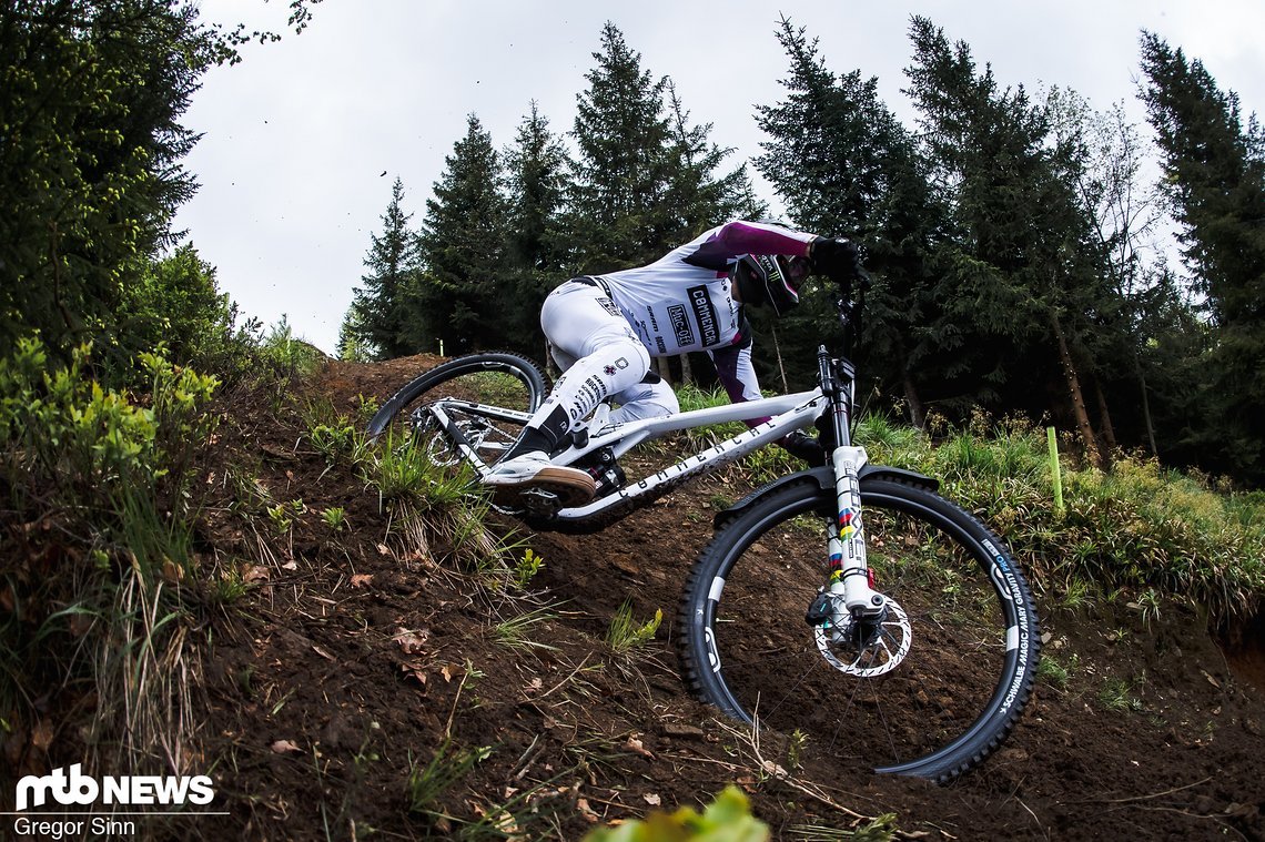 An Loris Vergier auf Commencal müssen wir uns noch gewöhnen.