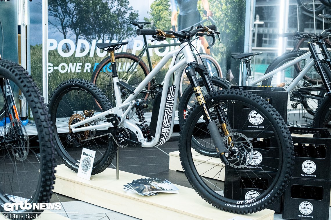 An was erinnert uns dieses E-MTB optisch?
