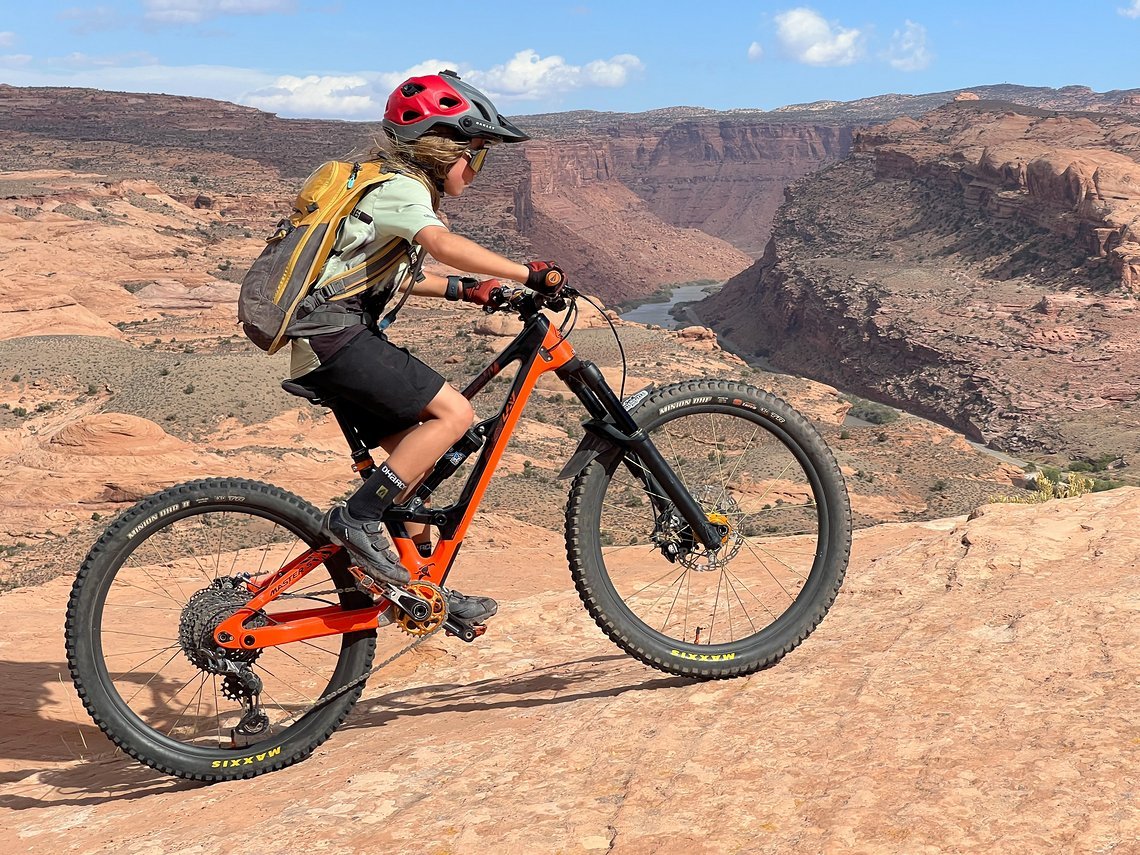 Mit dem Tiny Rock geht es offenbar auch über große Felsen: Action in Utah.