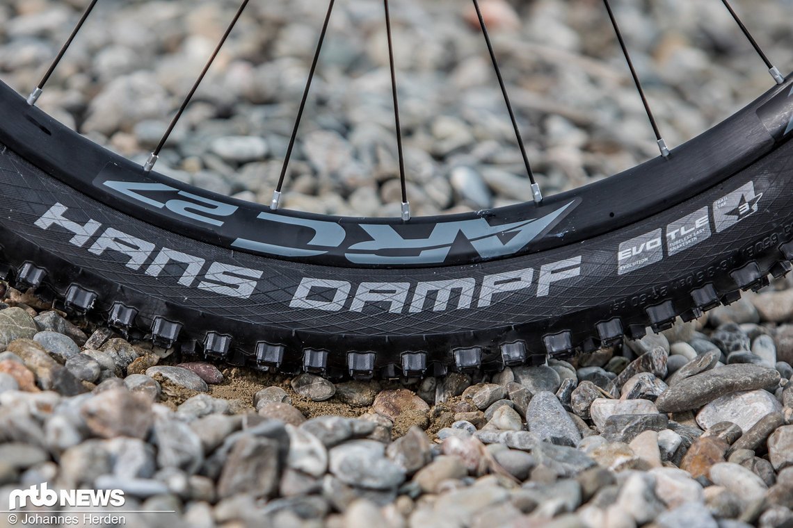 Schwalbe Magic Mary an der Front und Hans Dampf am Heck