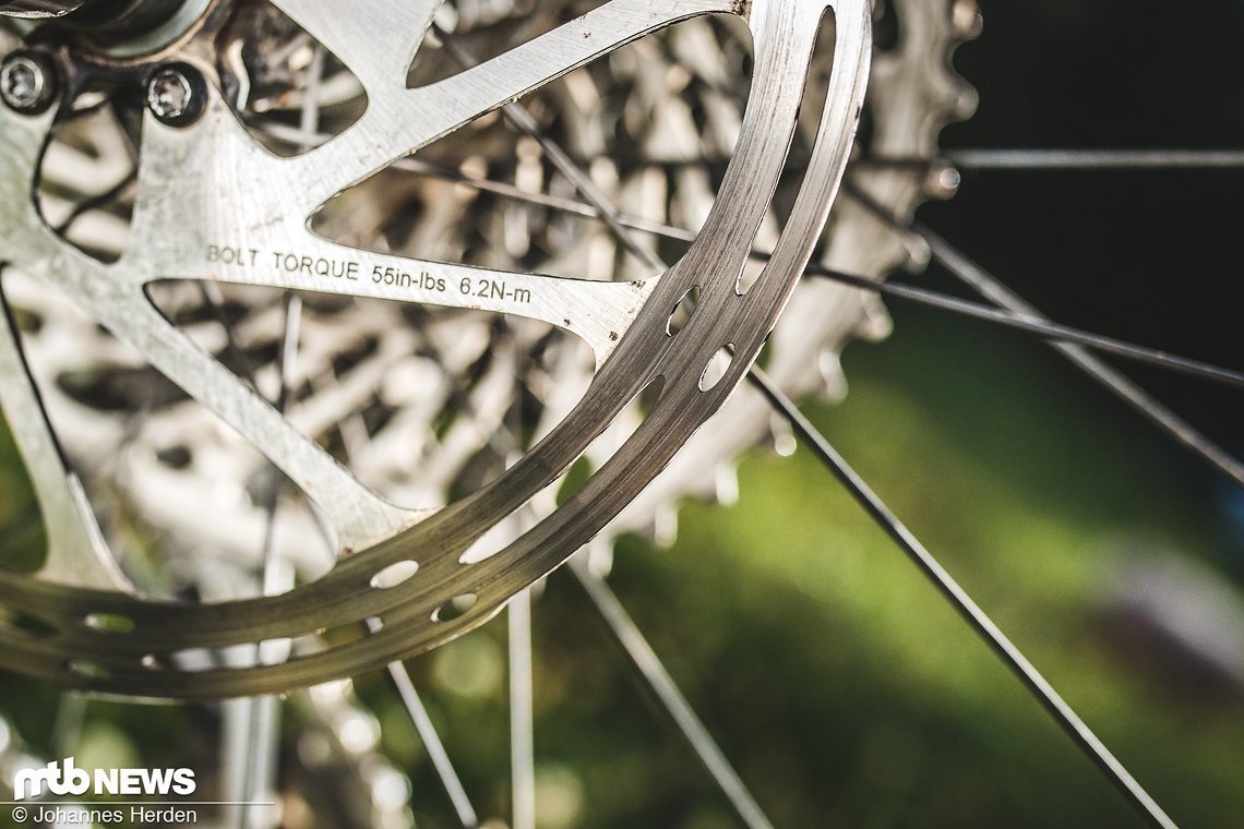Die SRAM Code RSC-Bremsen werden mit Centerline-Scheiben ausgeliefert