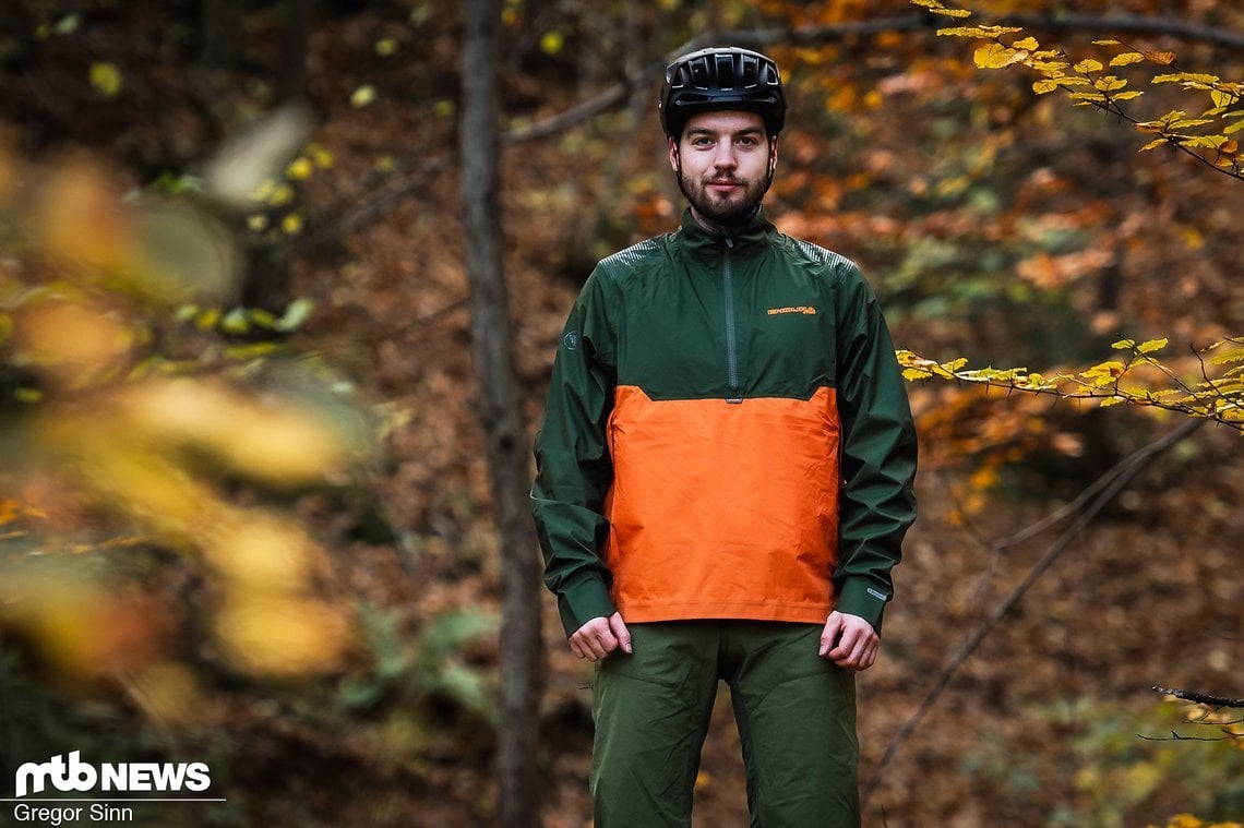 Die Endura MT500 Lite Pulloverjacke bietet eine hohe Wasserdichtigkeit und Atmungsaktivität