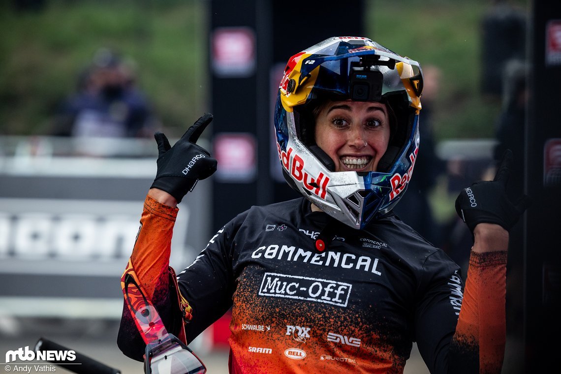 Bei der Heim-WM in Andorra musste sich Myriam Nicole hinter Vali Höll mit der undankbaren Silber-Medaille begnügen. In Loudenvielle drehte die Französin den Spieß um und katapultierte sich mit einem starken Run auf den ersten Platz.
