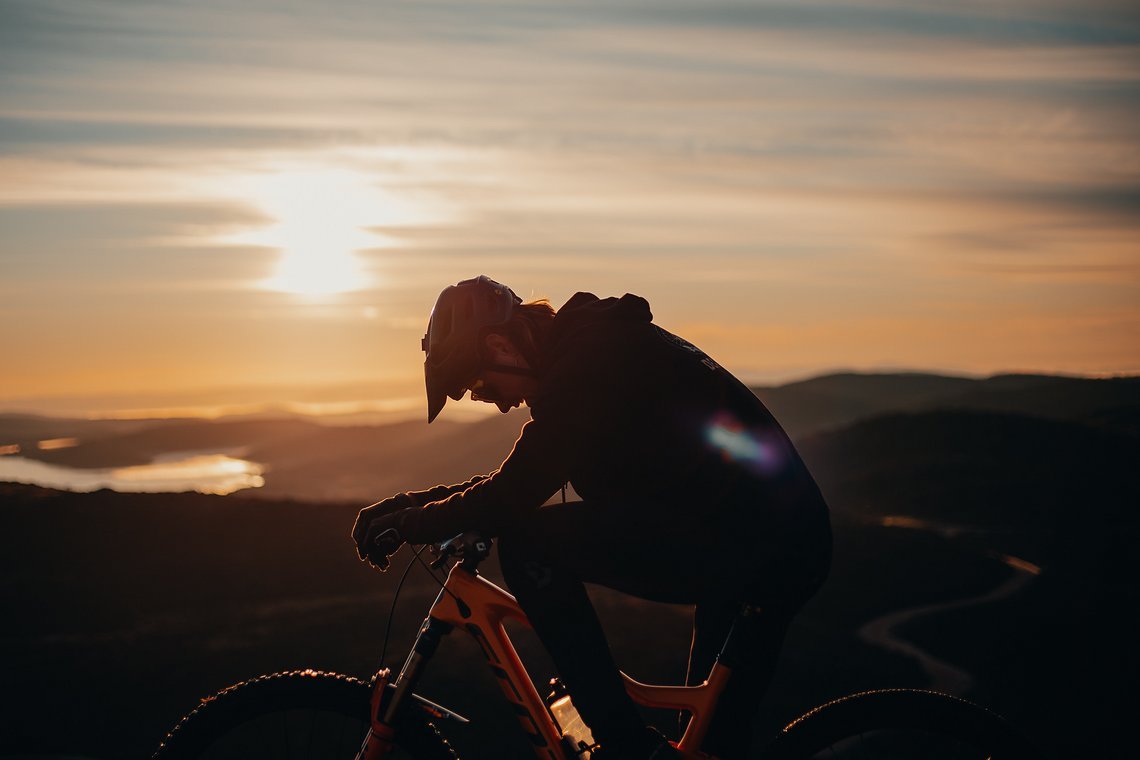 scott-sports-bike-2020-chasing-trail-dean-lucas-actionimage-by-riley matthews-Scott x Dean Lucas by Riley Matthews-36