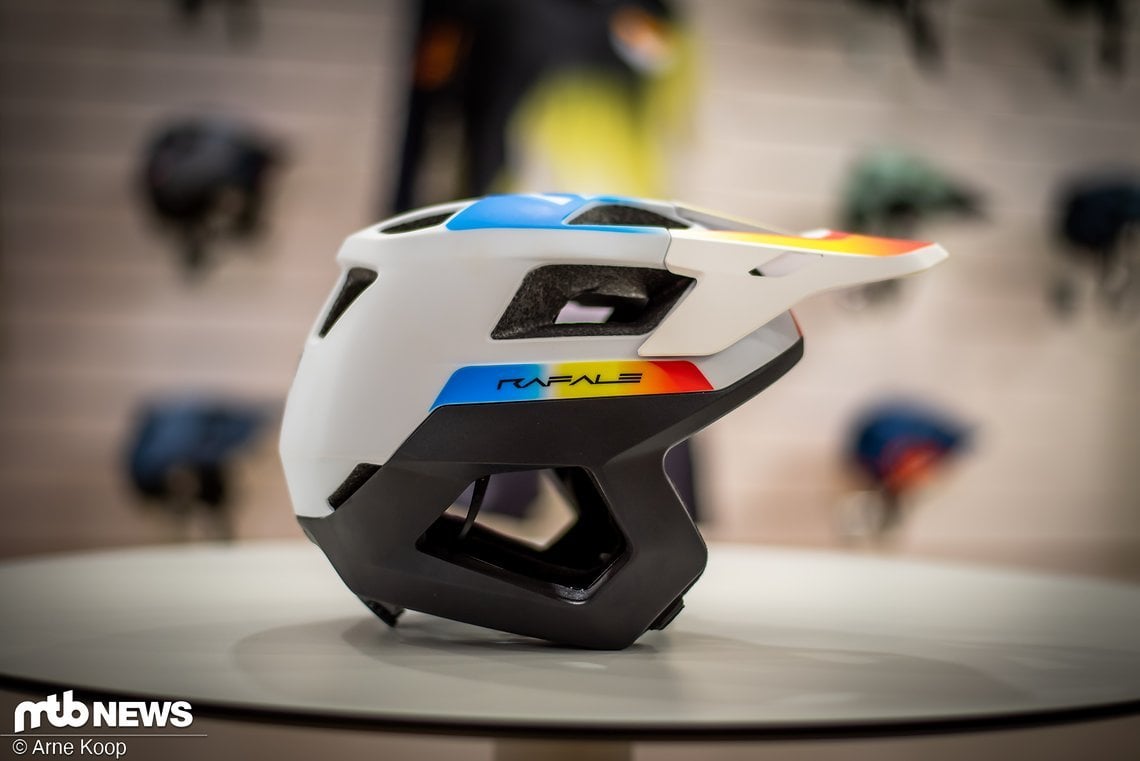 Kenny Rafale im Over-Ear bzw. Jet-Helm-Design für den ambitionierten Enduro oder All Mountain-Betrieb.