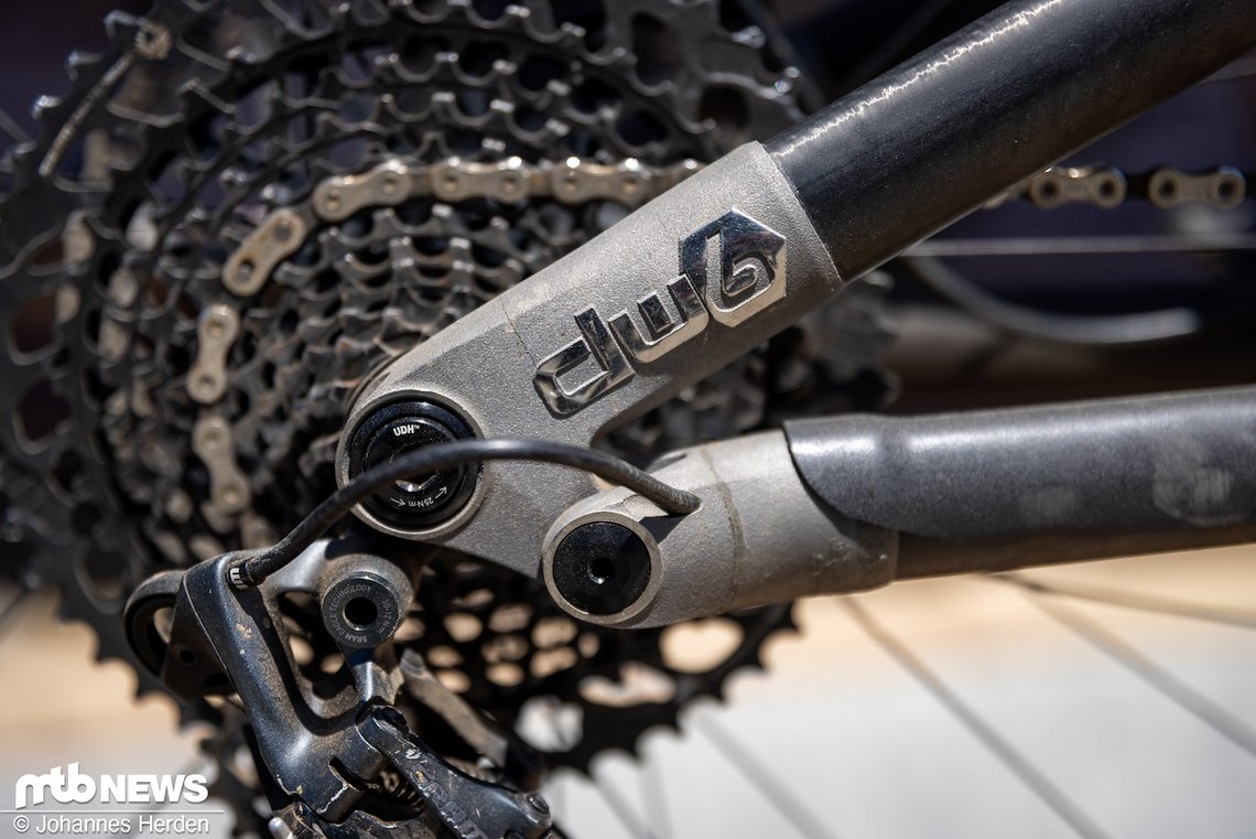 Für die perfekte Suspension-Performance ist ein DW-Link Hinterbau zuständig.