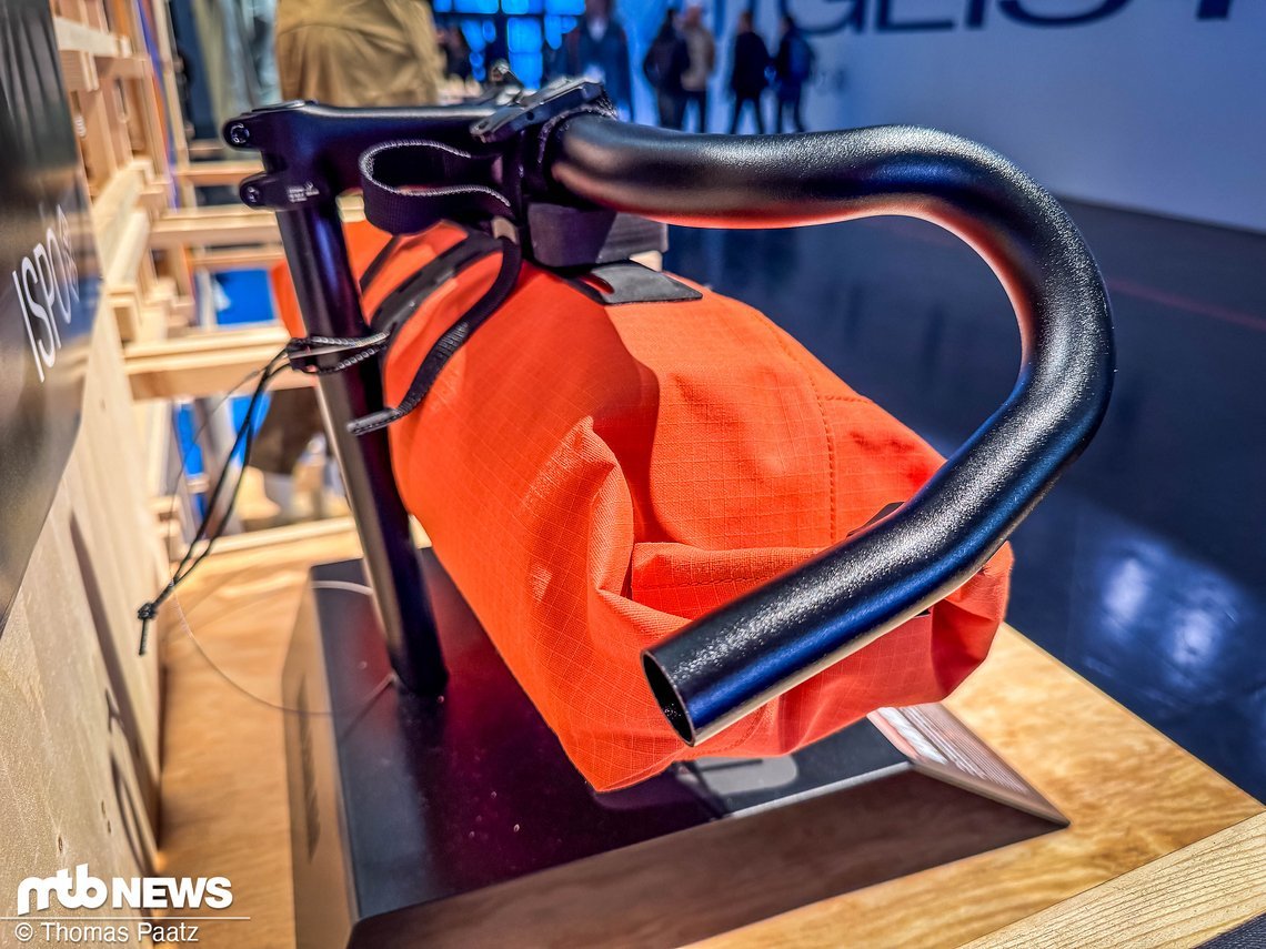 Die Capsuled Peek Handlebar Bag