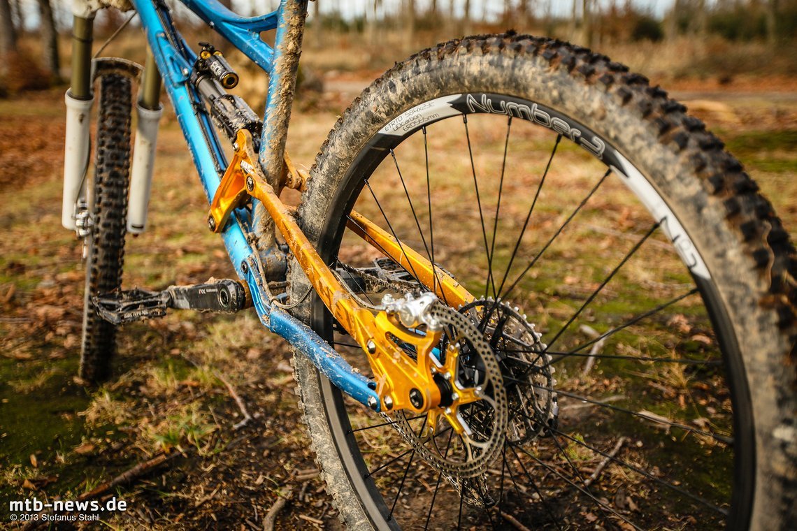 Bereit für den Praxiseinsatz: Wir haben die Number3 ar30 Carbon Laufräder gut ein Jahr lang über die Trails gescheucht