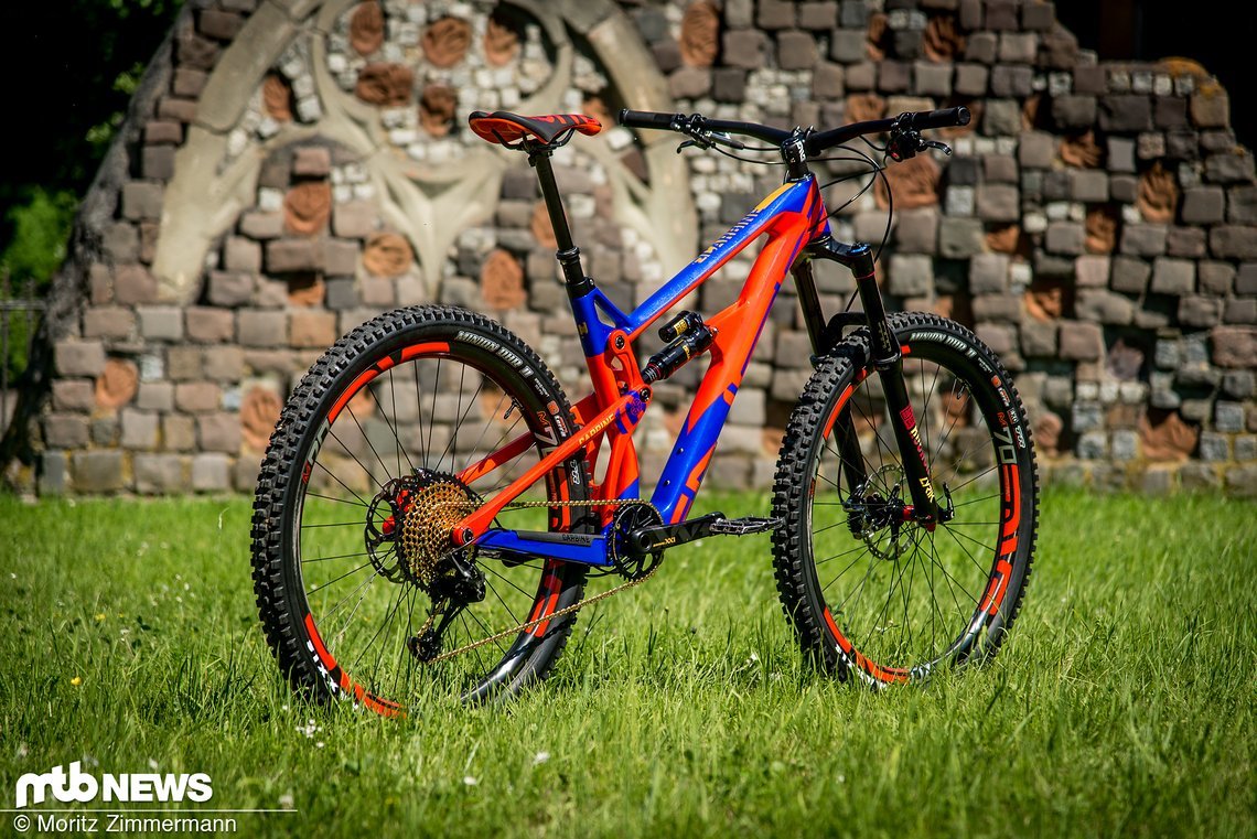 Intense präsentiert mit dem Carbine 29 ein komplett überarbeitetes Modell für den Enduro-Einsatz