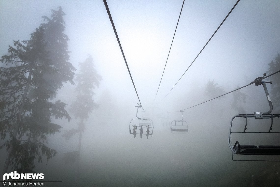 Zufallsschnapper in Whistler: Mit dem Lift durch den Nebel