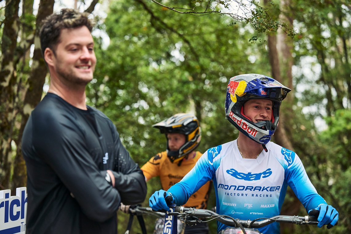 Mit Ronan Dunne ist einer der großen Favoriten nach einem Crash ausgefallen.