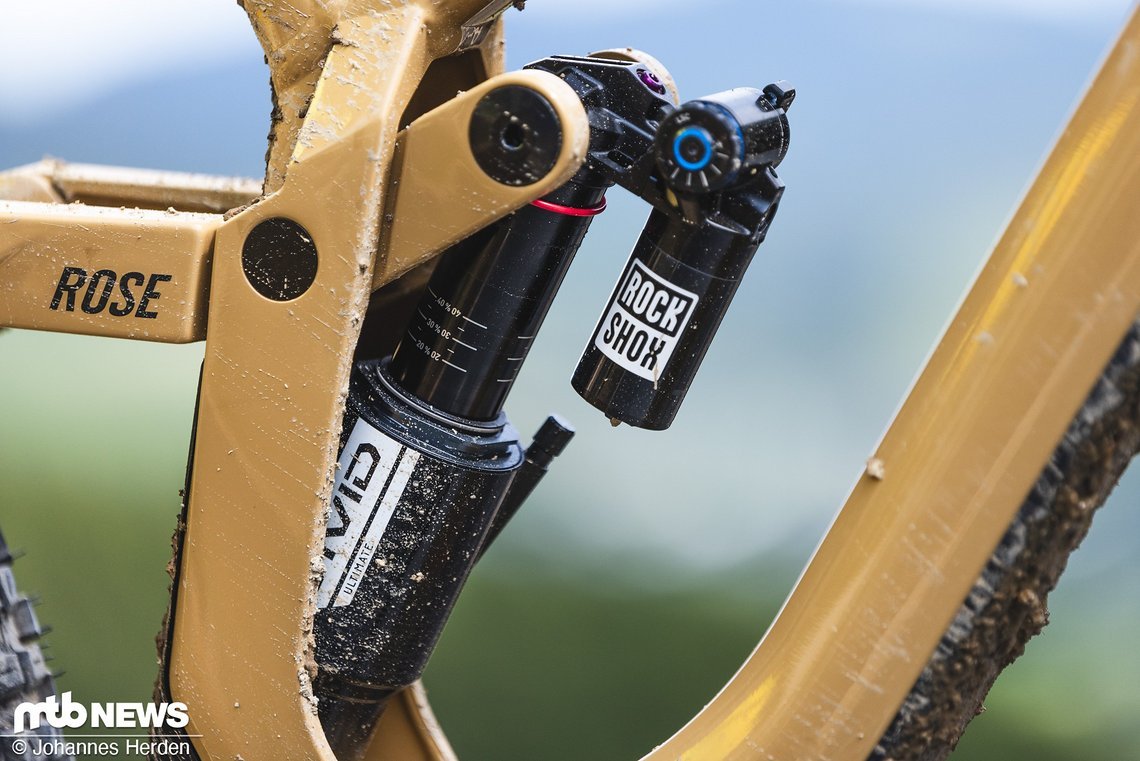 Hinten ist der brandneue Vivid Air-Dämpfer verbaut.