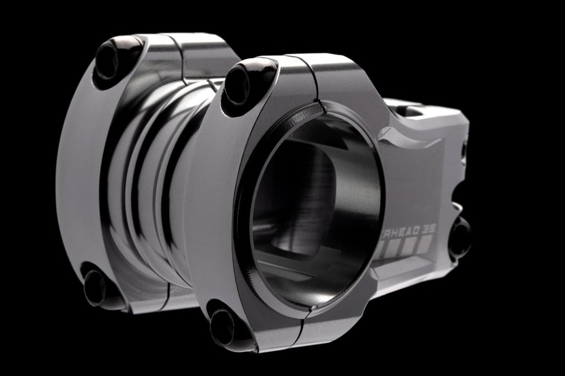 Der Copperhead-Vorbau rundet das Deity-Cockpit ab und ist in den Längen 50 mm und 35 mm für einen Preis von $ 98,99 erhältlich.