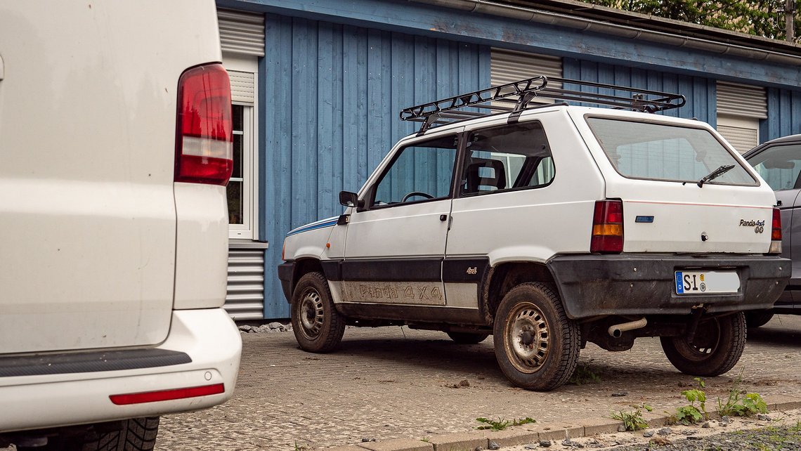 Per Panda 4x4 geht es in den Wald. Texi engagiert sich auch beim Anlegen von Wanderwegen.