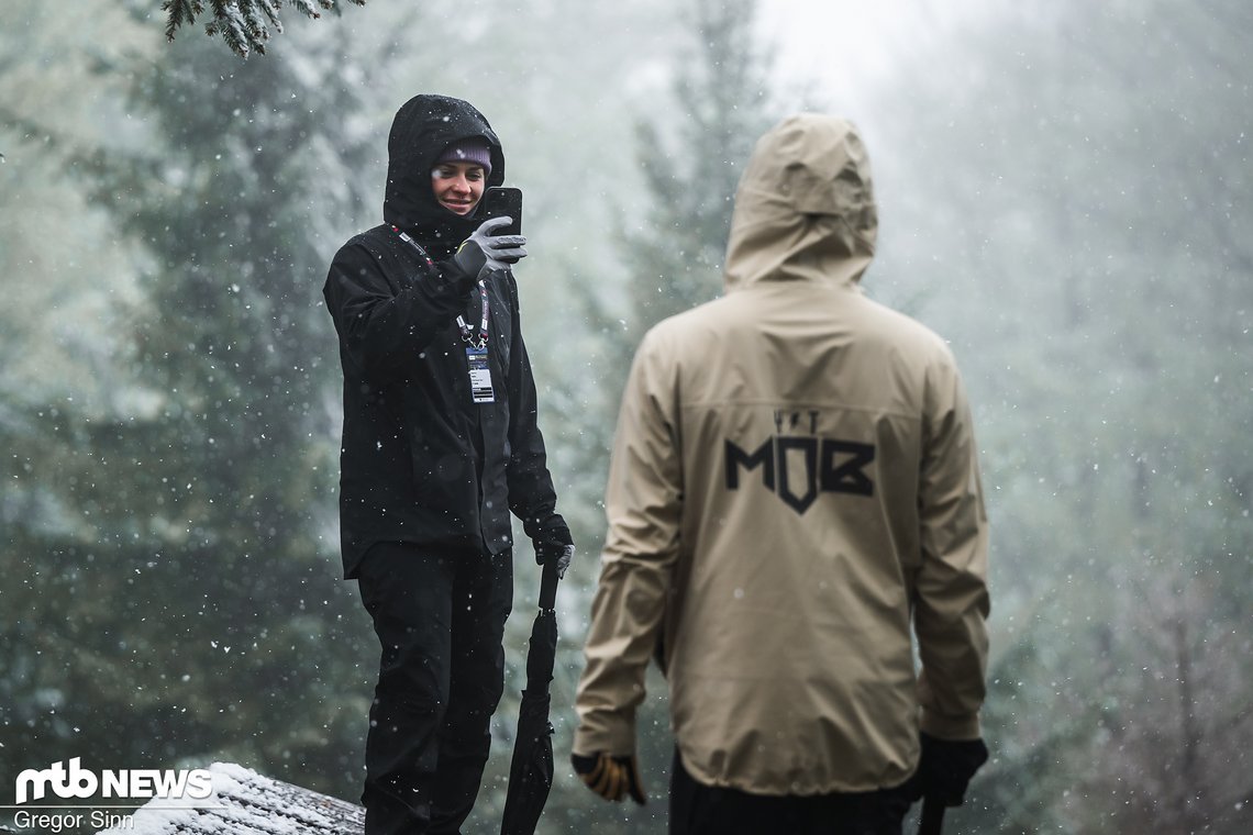 Vali Höll ist nicht nur eine der absoluten Top-Favoritinnen, sondern hatte zwischendurch auch noch ein wenig Zeit, um ansprechenden Content für ihren neuen Team-Kollegen Andi Kolb zu produzieren.