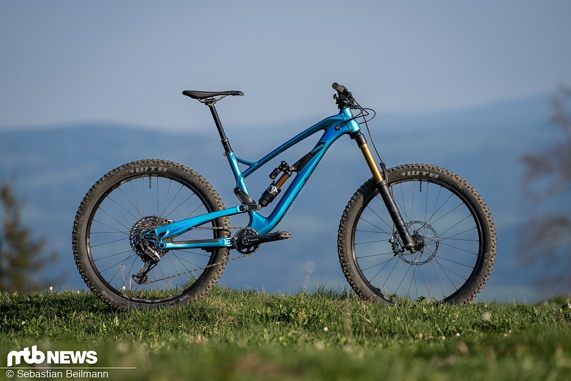 Die Alutech Fanes 6.0 hoch über dem Schwarzwald