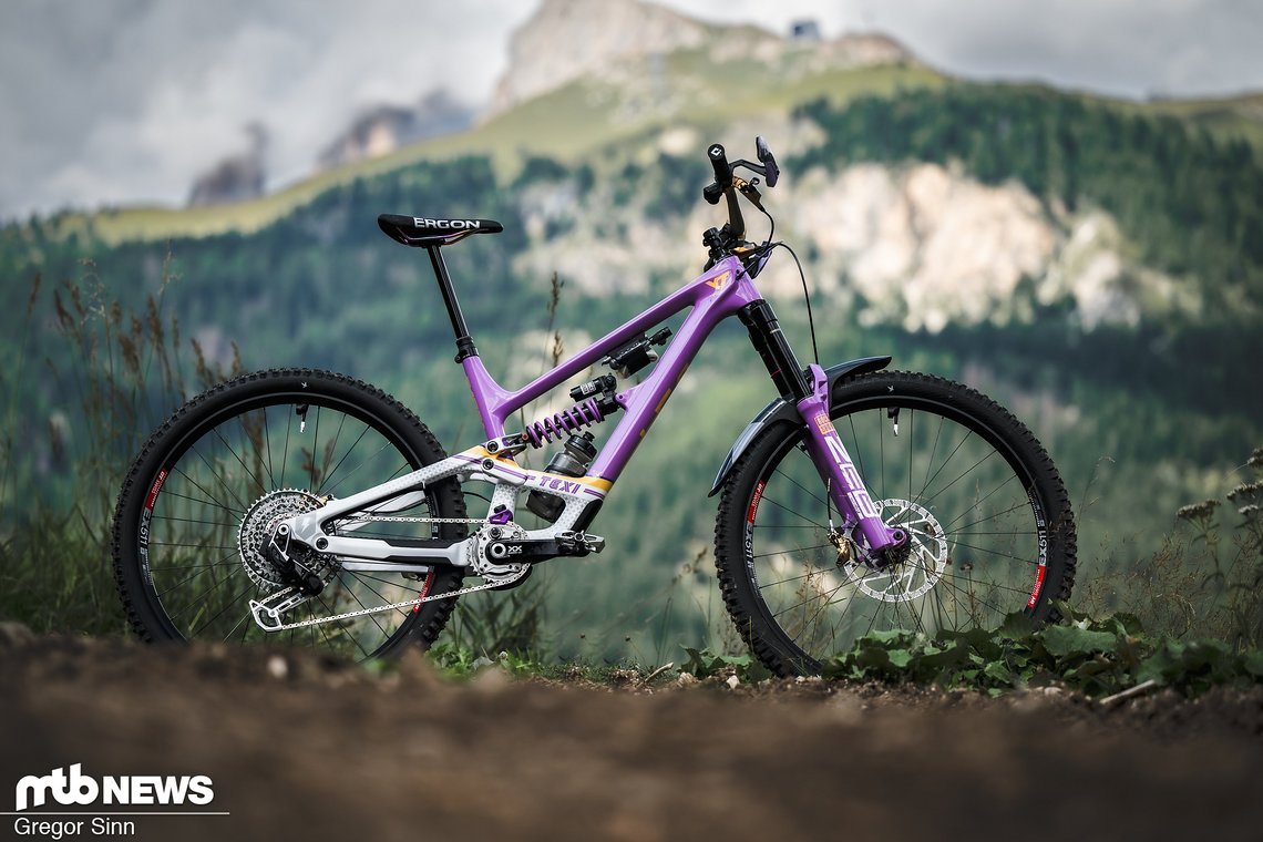Das auffälligste Rad der Enduro-WM hat sicherlich Christian Textor am Start.