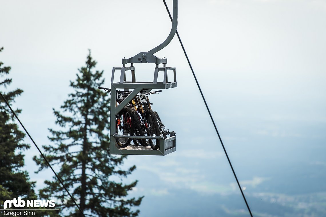 Rauf auf den Berg geht's mit einer 1995 errichteten Seilbahn