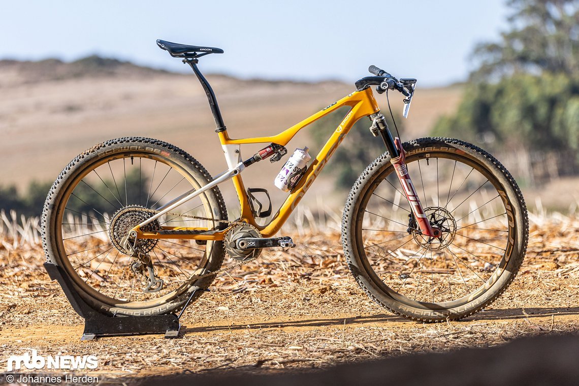 Ein sauschnelles Gerät: Das Orbea Oiz von Georg Egger in knallig gelber Lackierung.