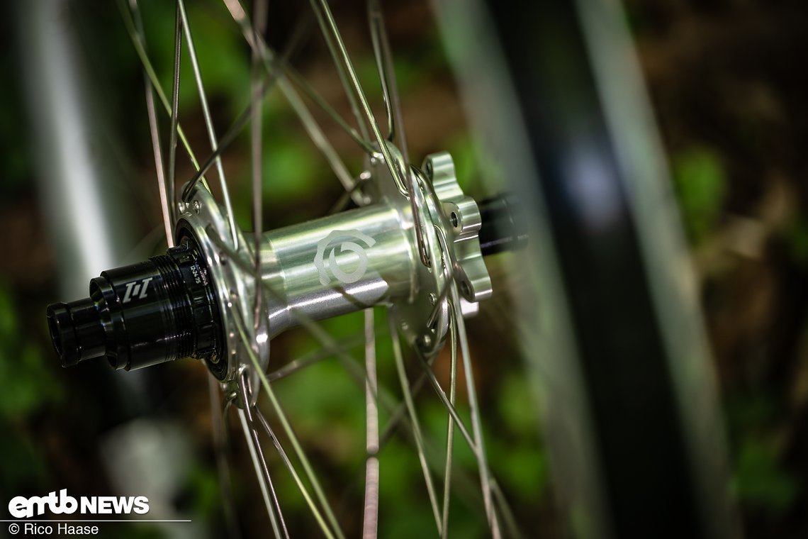 Wahlweise sind die Laufräder mit der Industry Nine 1/1 Naben oder den Crankbrothers Ratchets zu haben.