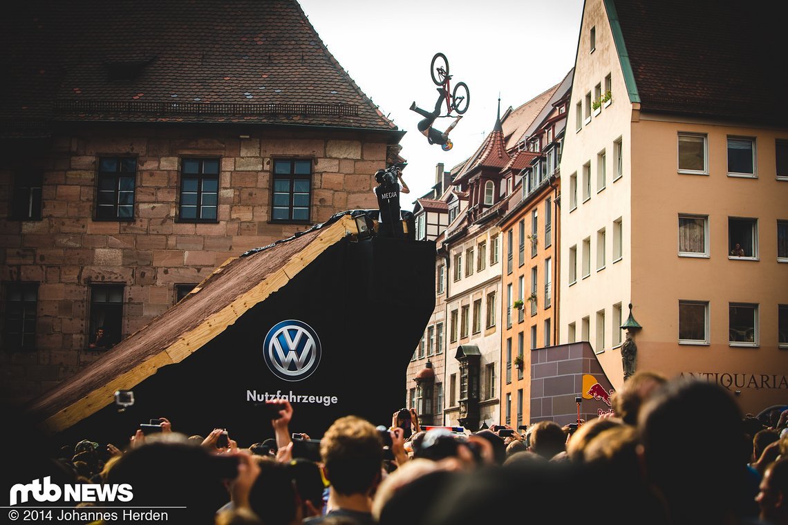 Flipwhip am massiven Step Up in den Amarok District von Anthonty Messere