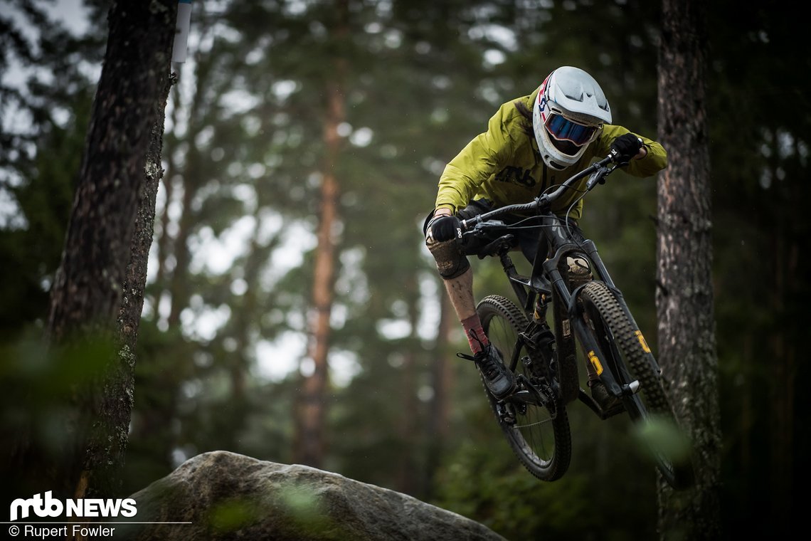 Entspanntere Trails mit kleinen Stufen waren auch im Grund-Setup spaßig