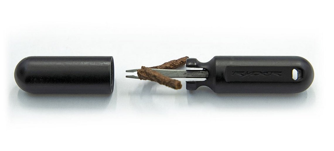 Der Slug Plug ist ein praktisches Flickwerkzeug, dass sich bedenkenlos in der Hosentasche verstauen lässt.