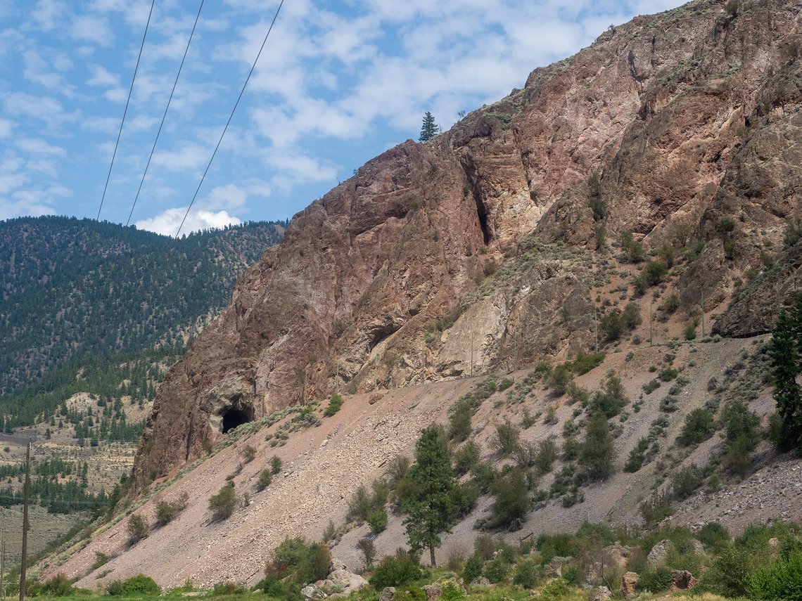 Hinter dem Tunnel überfallen die Daltons den nächsten Zug. Wildwest pur.