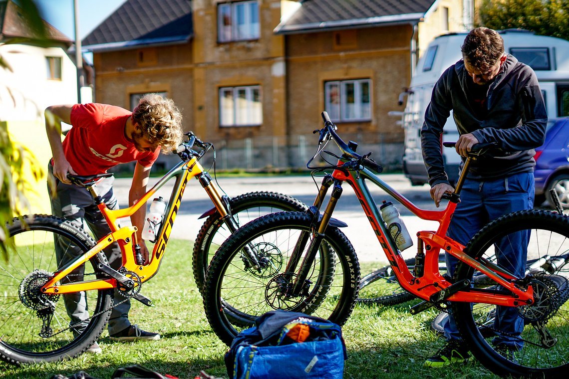 Schnell die Bikes fertig machen und los geht's!