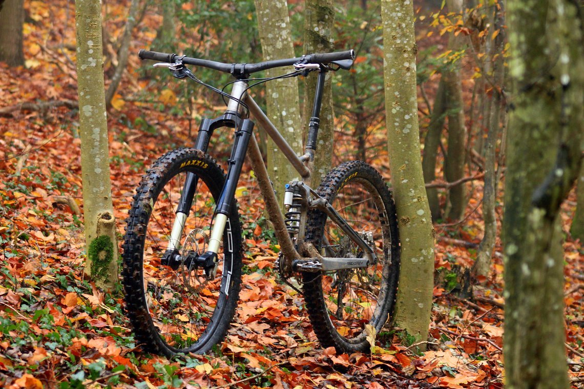 An einem Freiburger Bike der Woche darf eine Intend Federgabel, in diesem Fall die Intend Hero mit 130 mm Federweg, natürlich nicht fehlen