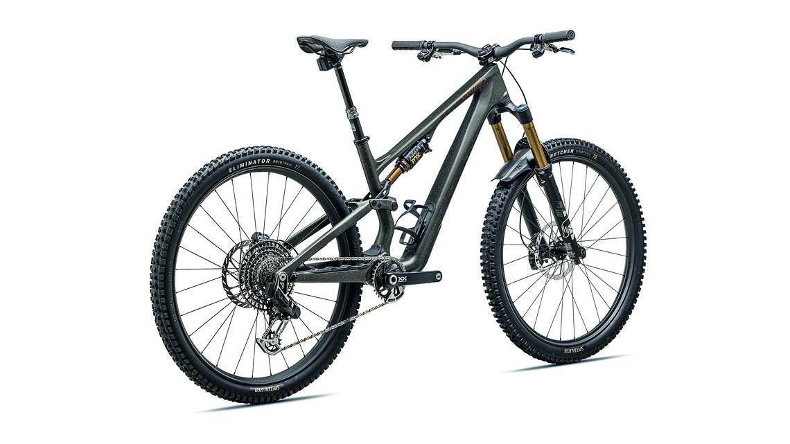 Für 13.000 € bekommt man feinste Ware von Fox, SRAM und der Hausmarke von Roval.