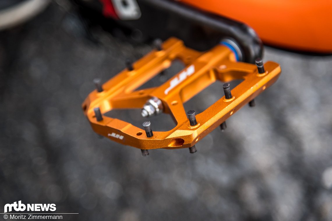 Connor Fearon ist einer der wenigen Fahrer, die auf Flat-Pedalen unterwegs sind
