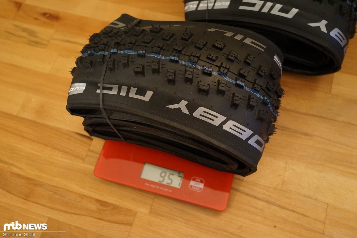 … und 957 g für den anderen Reifen.