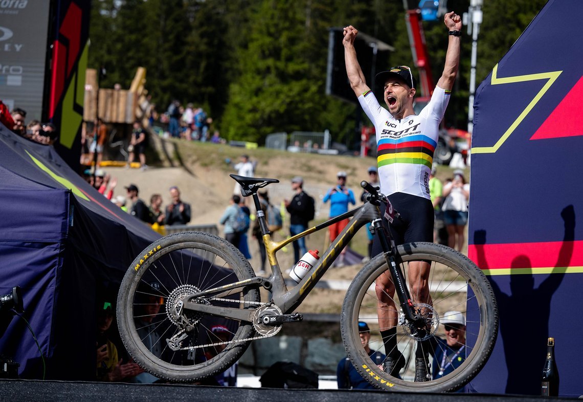 Versteckt sich hier schon im Rahmen – das neue Flight Attendant System im Scott Spark RC von NIno Schurter.