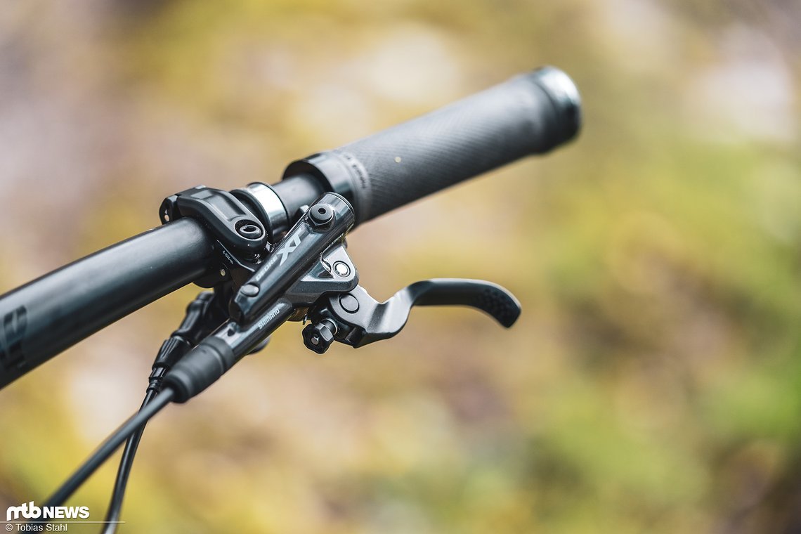 Die XT-Bremshebel sind abgesehen von Details wie Farbe, Finish, Profil des Bremshebels und der weitestgehend wirkungslosen Free Stroke-Einstellung identisch mit der SLX