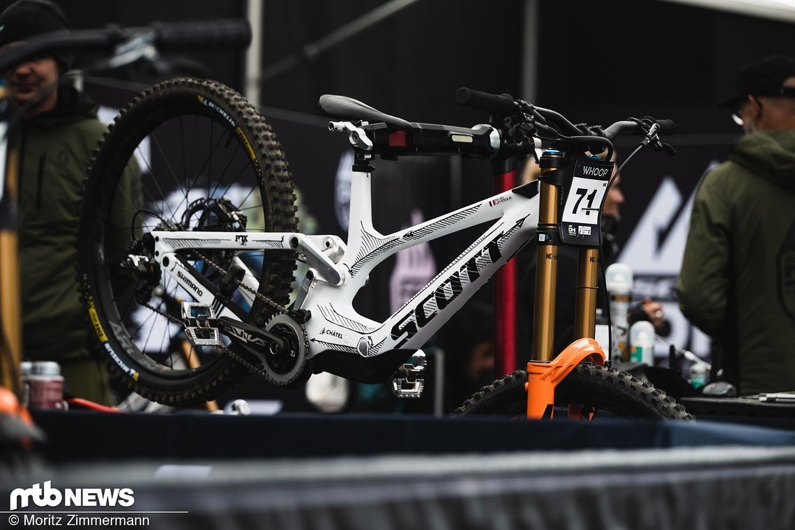 Nachdem das neue Scott Gambler letztes Jahr bereits vereinzelt in der Öffentlichkeit aufgetaucht ist, ist das Team mittlerweile auch im World Cup damit unterwegs.