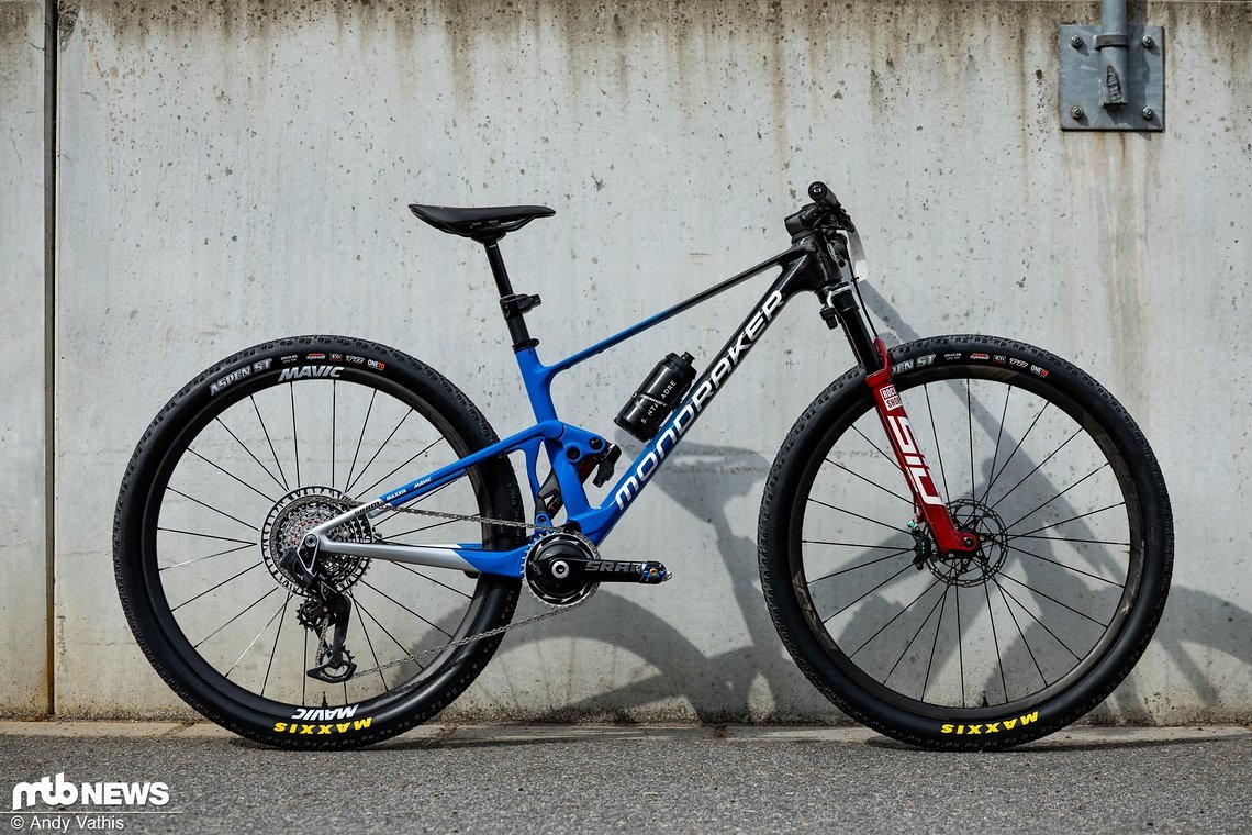 Das Mittel der Wahl auf der Rennstrecke von Wiedmann und ihren Teamkolleginnen und Teamkollegen des Mondraker Factory Racing Teams ist das Mondraker Podium F-Podium.