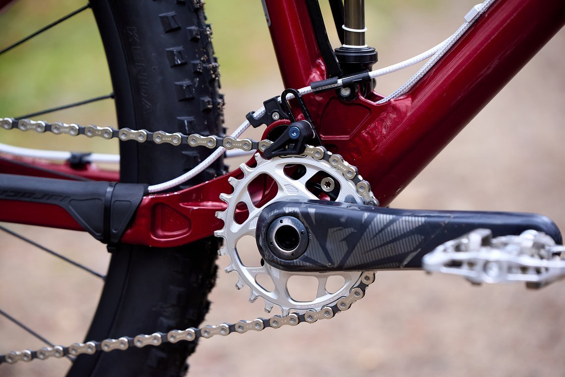 ... ergänzt durch eine Sram GX Carbon Kurbel samt farblich passendem Hope Ketteblatt