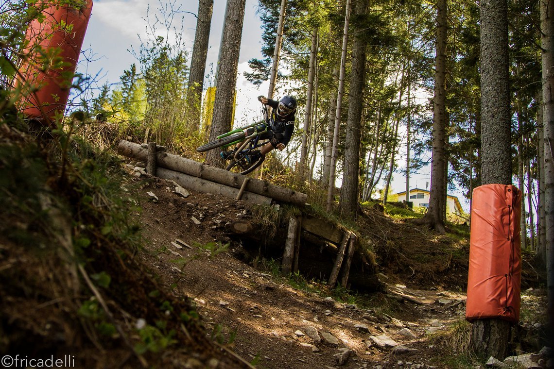 Der Halt auf den Pedalen ist extrem gut, Klickpedal-Feeling stellt sich ein