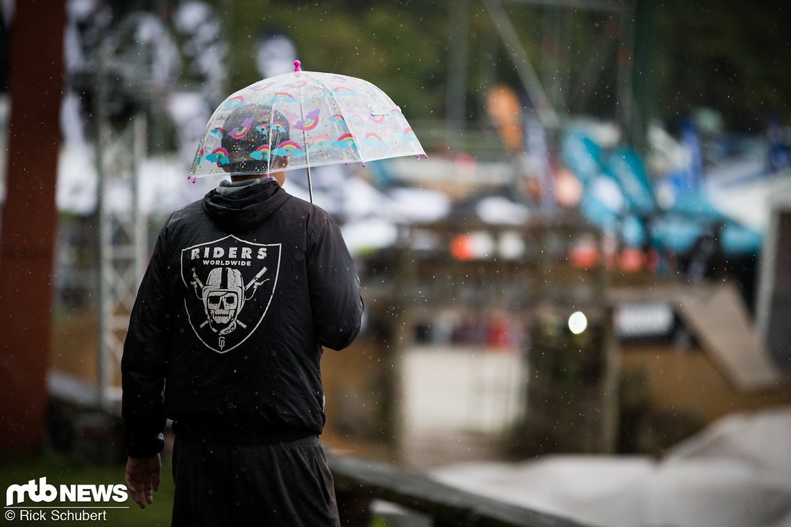 Selbst die härtesten Rider brauchten heute einen Regenschirm