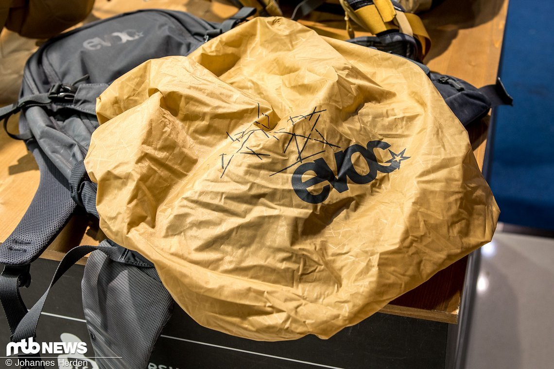 Wie von Evoc bekannt, auch beim Neo dabei: Raincover
