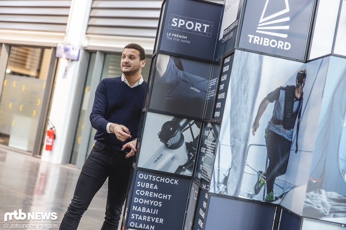 Gabin de Meyer erklärt uns die Geschichte Decathlons.