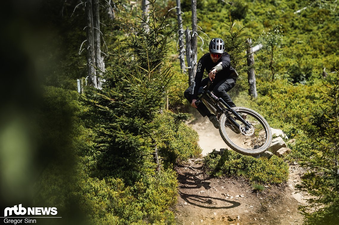 Auch wir waren ein paar Tage früher da und haben die spaßigen Strecken für einen Trailbike-Test genutzt.