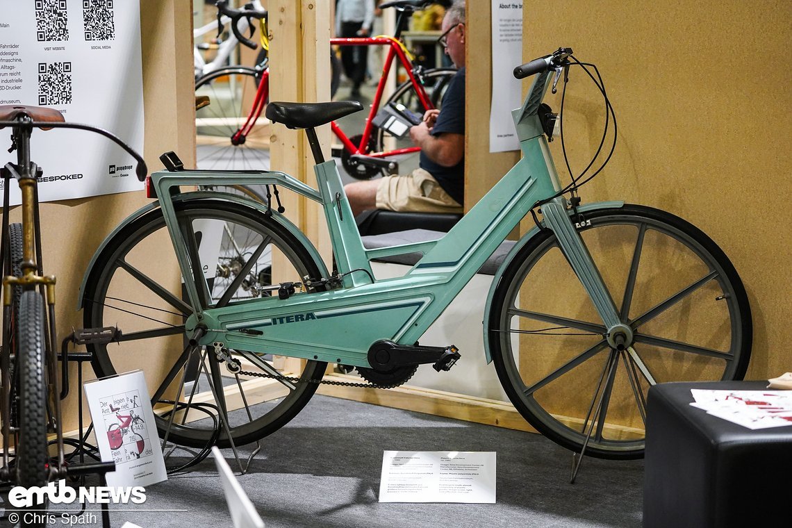Das vermutlich erste Bike aus Kunststoff – bisschen schöner als das von Igus, meint ihr nicht auch?