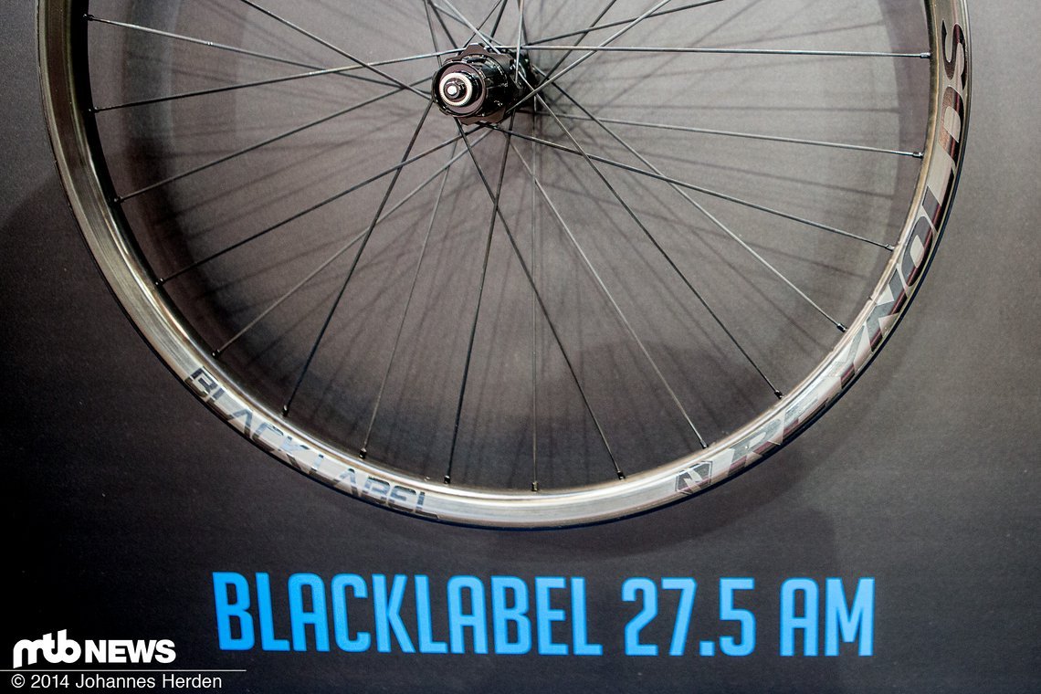 Alle Blacklabel Laufräder verwenden die bekannten Reynolds Carbon-Felgen. Hier hat es keine Veränderungen gegeben.