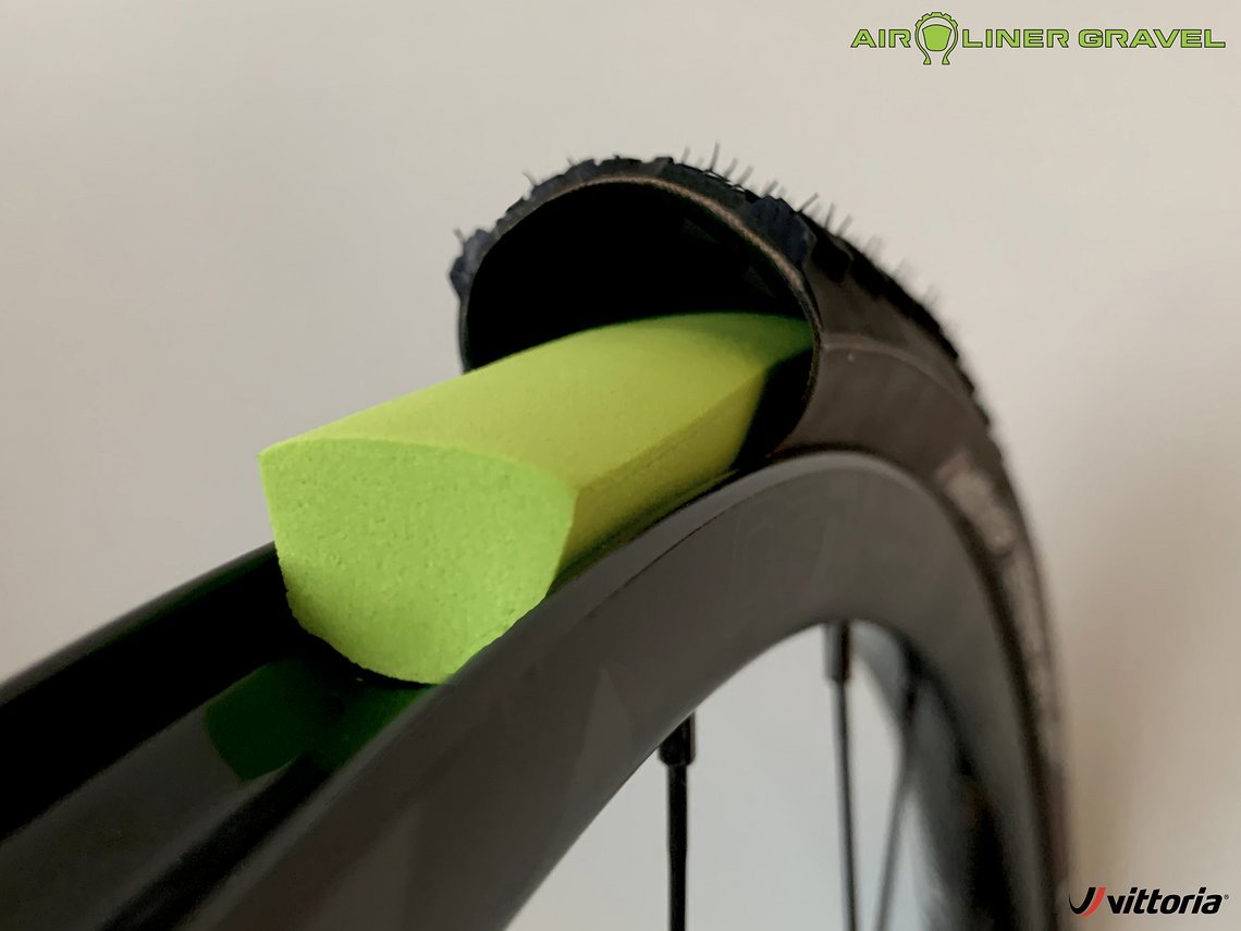 Darüber wird der Reifen tubeless montiert