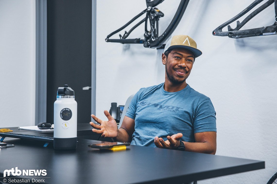 Daton, Mechanical Engineer bei Pivot, ist extra aus Bellingham/Washington in den Süden gezogen, um mit „Ikonen Ikonen zu schaffen“.