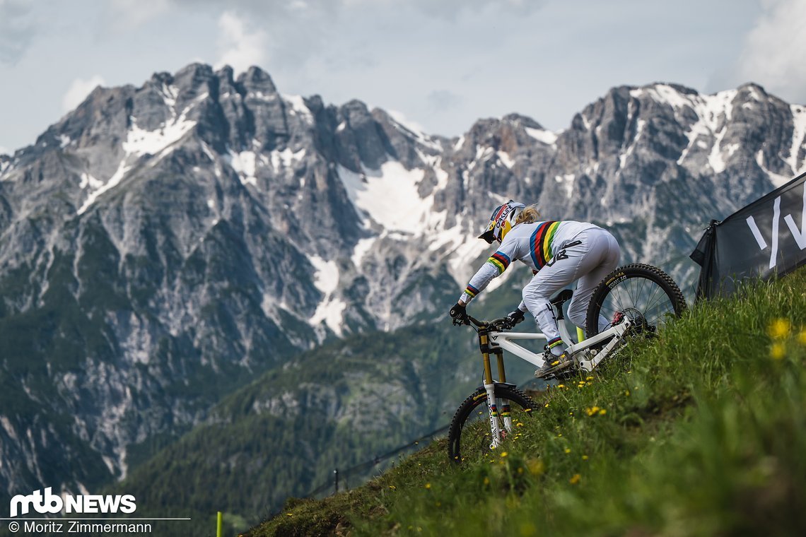 Die Berge im Hintergrund hat Vali Höll in ihrem Leben wahrscheinlich schon tausende Male gesehen